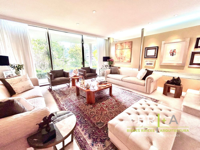 Casa Con Gran Jardín En Venta Bosques De Las Lomas