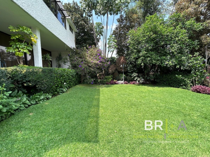 Casa Con Gran Jardín En Venta Bosques De Las Lomas