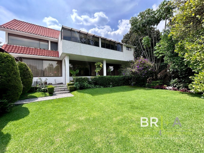 Casa Con Gran Jardín En Venta Bosques De Las Lomas