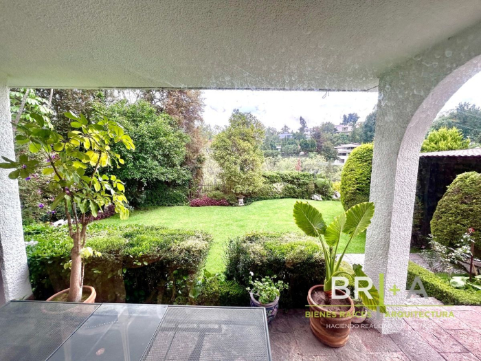 Casa Con Gran Jardín En Venta Bosques De Las Lomas