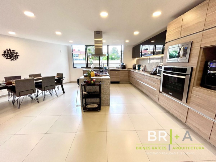 Casa En Venta Con Gran Jardín Cerca De Blvd De La Luz Tecamachalco