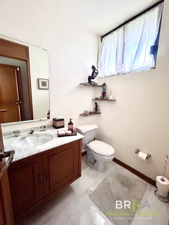 Casa En Venta Con Gran Jardín Cerca De Blvd De La Luz Tecamachalco