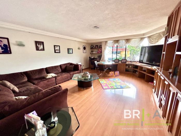 Casa En Venta Con Gran Jardín Cerca De Blvd De La Luz Tecamachalco