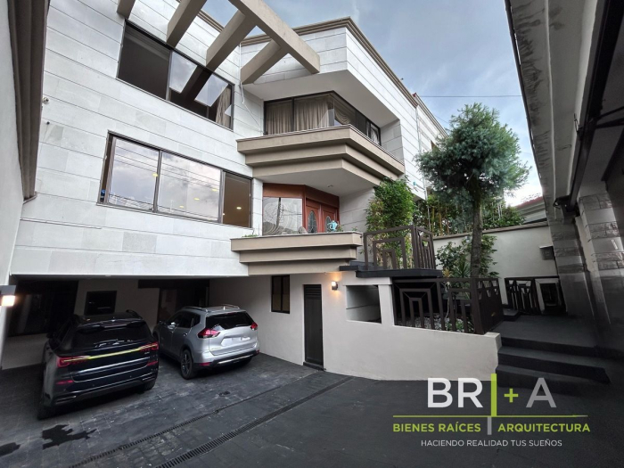 Casa En Venta Con Gran Jardín Cerca De Blvd De La Luz Tecamachalco