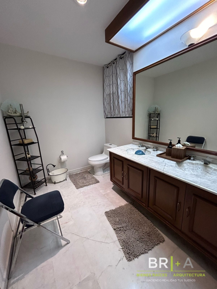 Casa En Venta Con Gran Jardín Cerca De Blvd De La Luz Tecamachalco