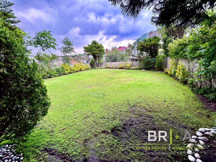 Casa En Venta Con Gran Jardín Cerca De Blvd De La Luz Tecamachalco