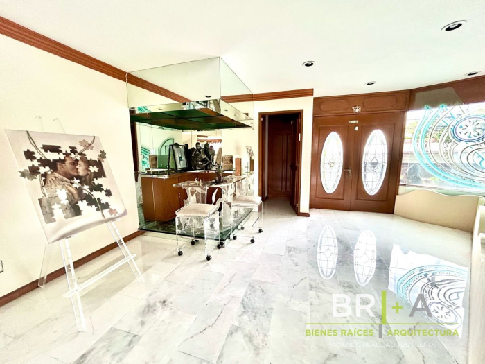 Casa En Venta Con Gran Jardín Cerca De Blvd De La Luz Tecamachalco