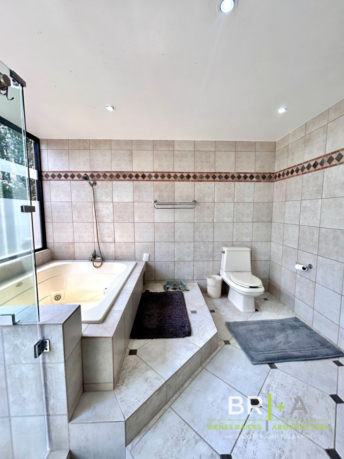 Hermosa Casa En Venta En Bosques De Las Lomas, Framboyanes