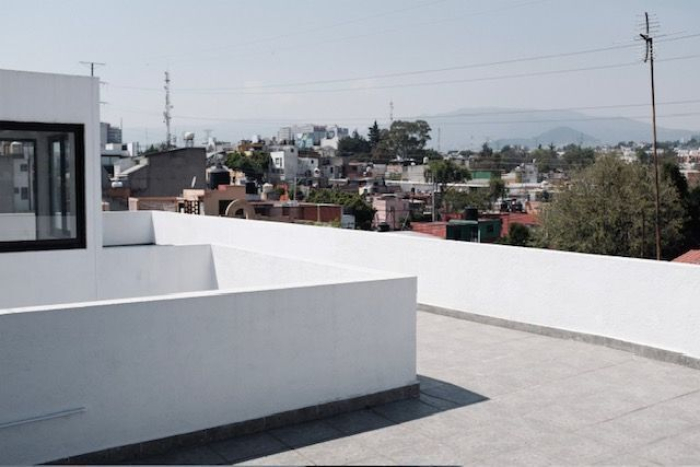 edificio en venta con 3 departamentos muy cerca de televisa san ángel