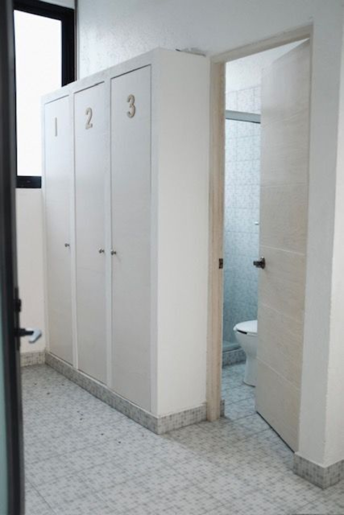 edificio en venta con 3 departamentos muy cerca de televisa san ángel