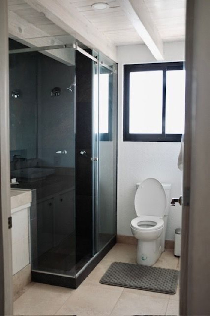 edificio en venta con 3 departamentos muy cerca de televisa san ángel
