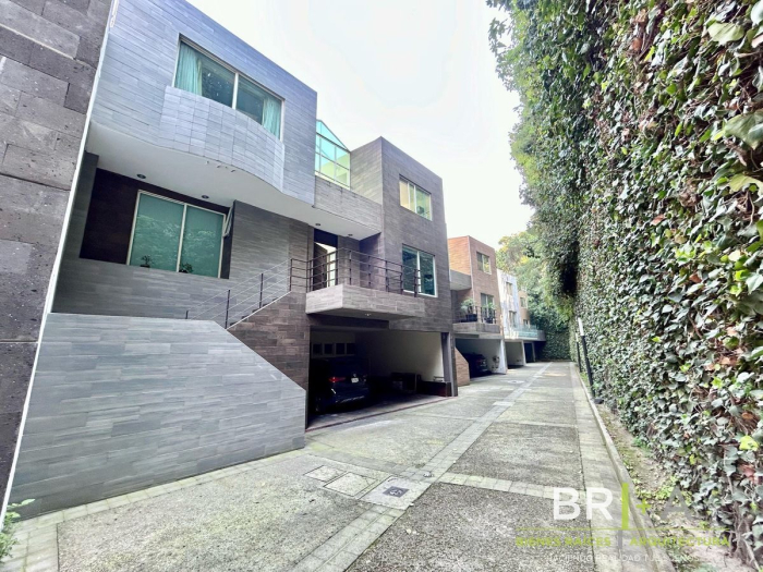 OPORTUNIDAD !!! Casa en venta en conjunto  con doble seguridad Interlomas