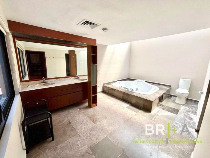 Casa En Renta 4 Recámaras Virreyes Semi Amueblada