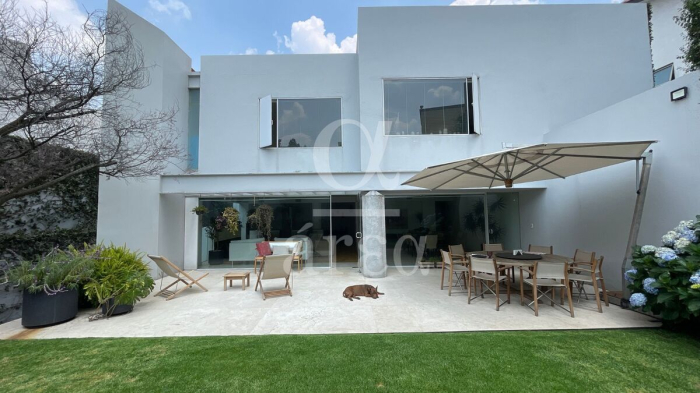 Casa en Hacienda Santa Fé en Renta o Venta