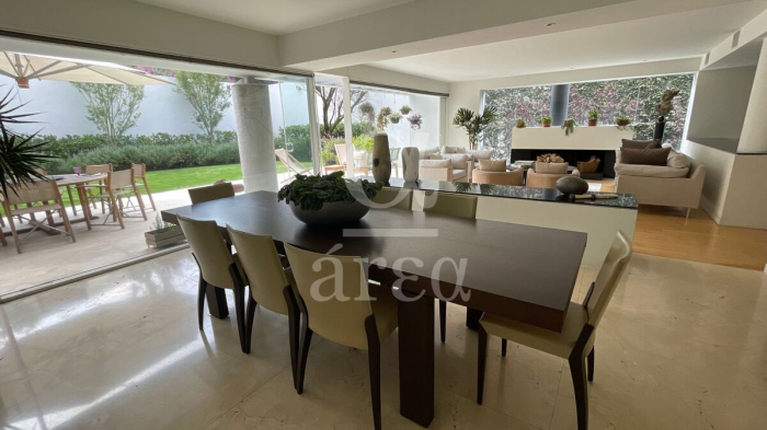Casa en Hacienda Santa Fé en Renta o Venta