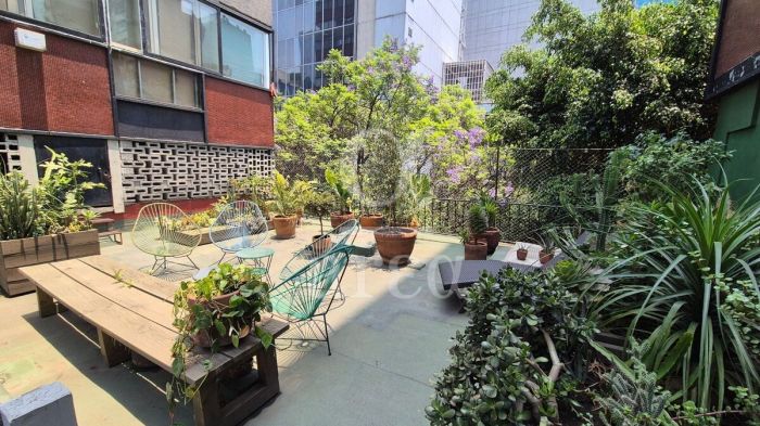 garden house en edificio histórico a un lado de reforma en venta