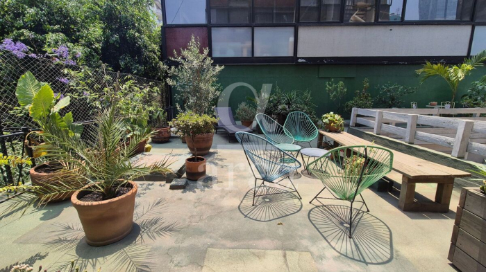 garden house en edificio histórico a un lado de reforma en venta