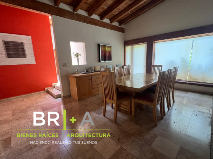 HERMOSA CASA EN VENTA CON RIO DENTRO DE LA PROPIEDAD.