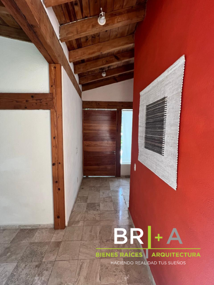 HERMOSA CASA EN VENTA CON RIO DENTRO DE LA PROPIEDAD.