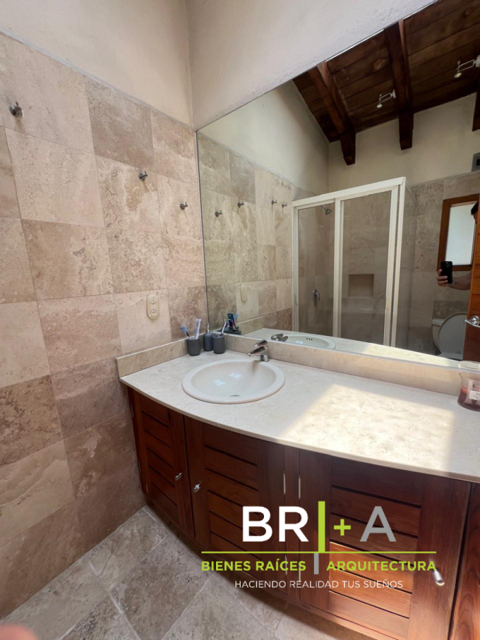 HERMOSA CASA EN VENTA CON RIO DENTRO DE LA PROPIEDAD.