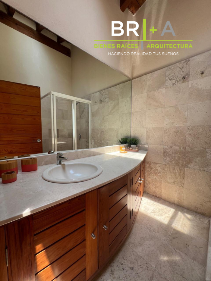 HERMOSA CASA EN VENTA CON RIO DENTRO DE LA PROPIEDAD.