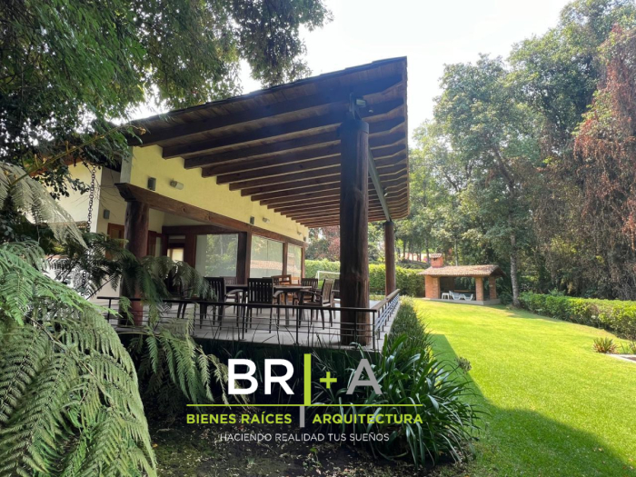HERMOSA CASA EN VENTA CON RIO DENTRO DE LA PROPIEDAD.