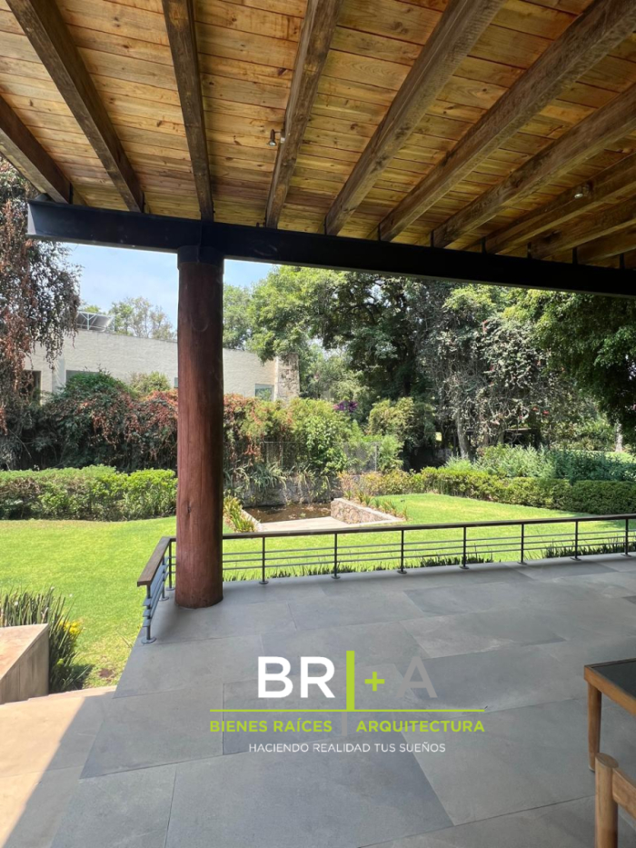 HERMOSA CASA EN VENTA CON RIO DENTRO DE LA PROPIEDAD.