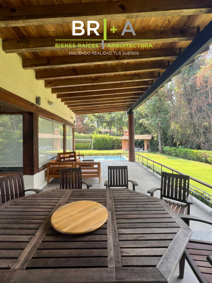 HERMOSA CASA EN VENTA CON RIO DENTRO DE LA PROPIEDAD.