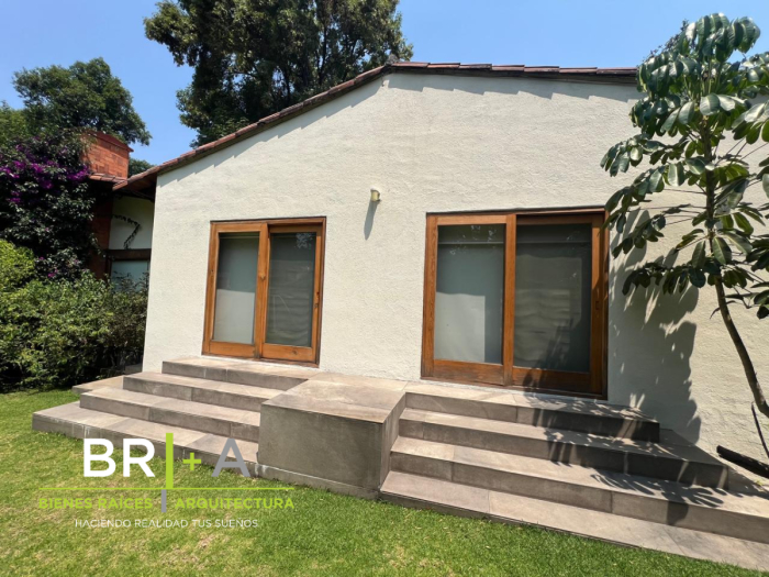 HERMOSA CASA EN VENTA CON RIO DENTRO DE LA PROPIEDAD.