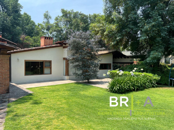 HERMOSA CASA EN VENTA CON RIO DENTRO DE LA PROPIEDAD.