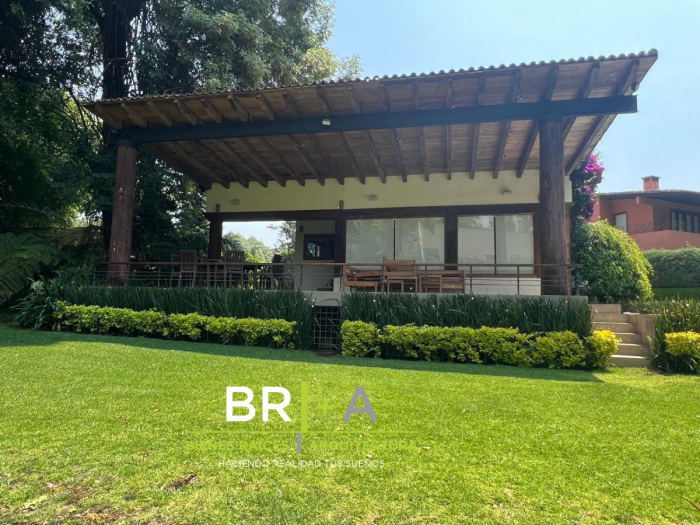 HERMOSA CASA EN VENTA CON RIO DENTRO DE LA PROPIEDAD.