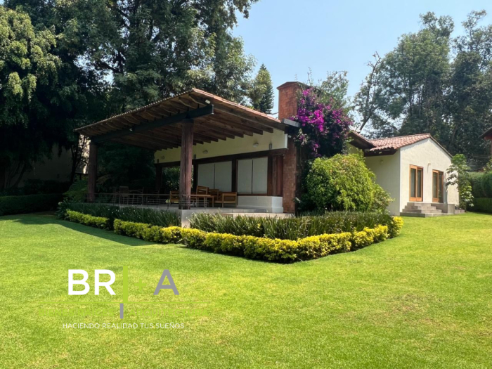 HERMOSA CASA EN VENTA CON RIO DENTRO DE LA PROPIEDAD.