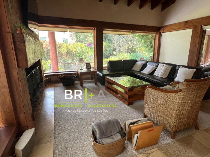 HERMOSA CASA EN VENTA CON RIO DENTRO DE LA PROPIEDAD.