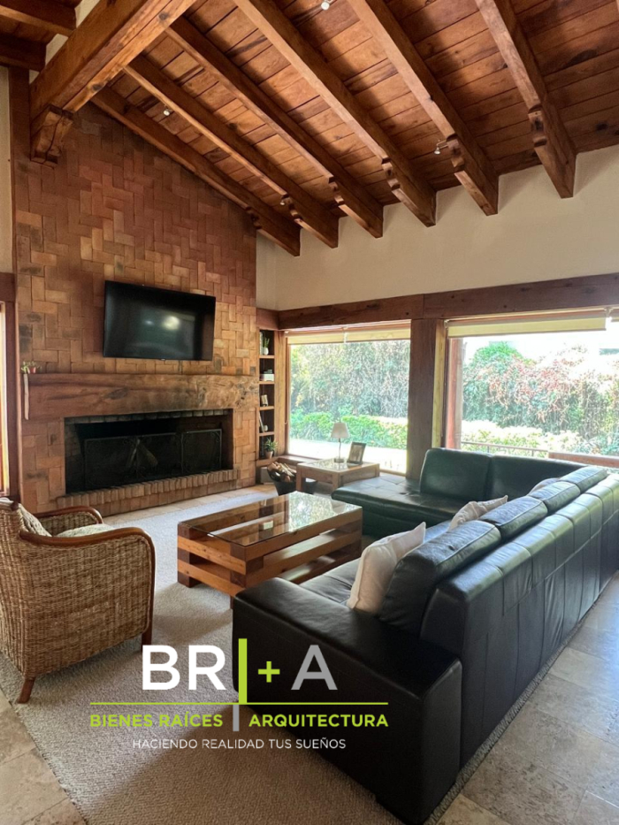 HERMOSA CASA EN VENTA CON RIO DENTRO DE LA PROPIEDAD.