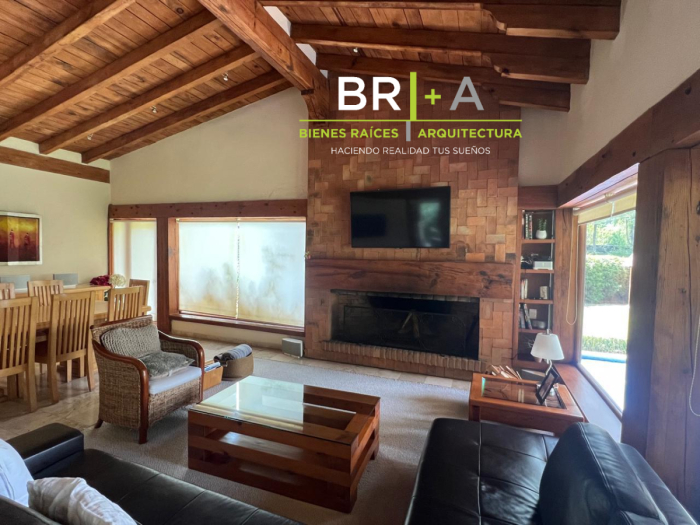 HERMOSA CASA EN VENTA CON RIO DENTRO DE LA PROPIEDAD.