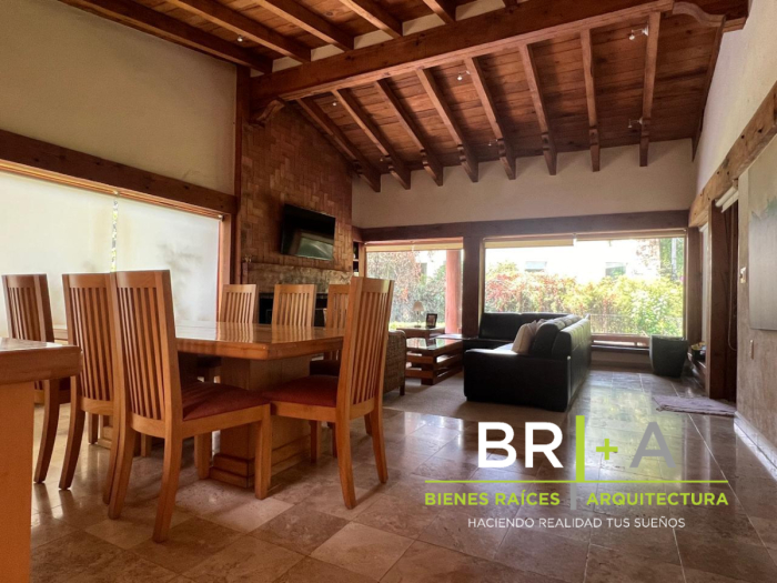 HERMOSA CASA EN VENTA CON RIO DENTRO DE LA PROPIEDAD.