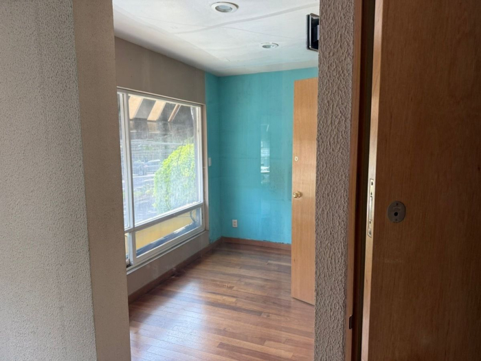 se renta local comercial en miguel angjel de quevedo
