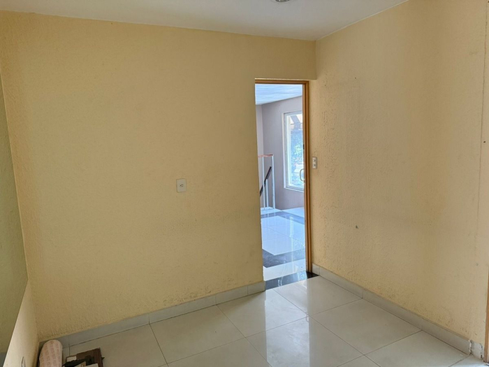 se renta local comercial en miguel angjel de quevedo