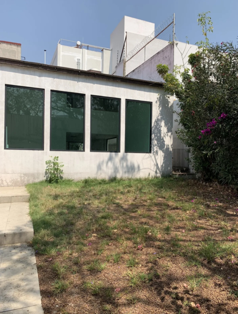 excelente casa en venta en calle cda remodelada.