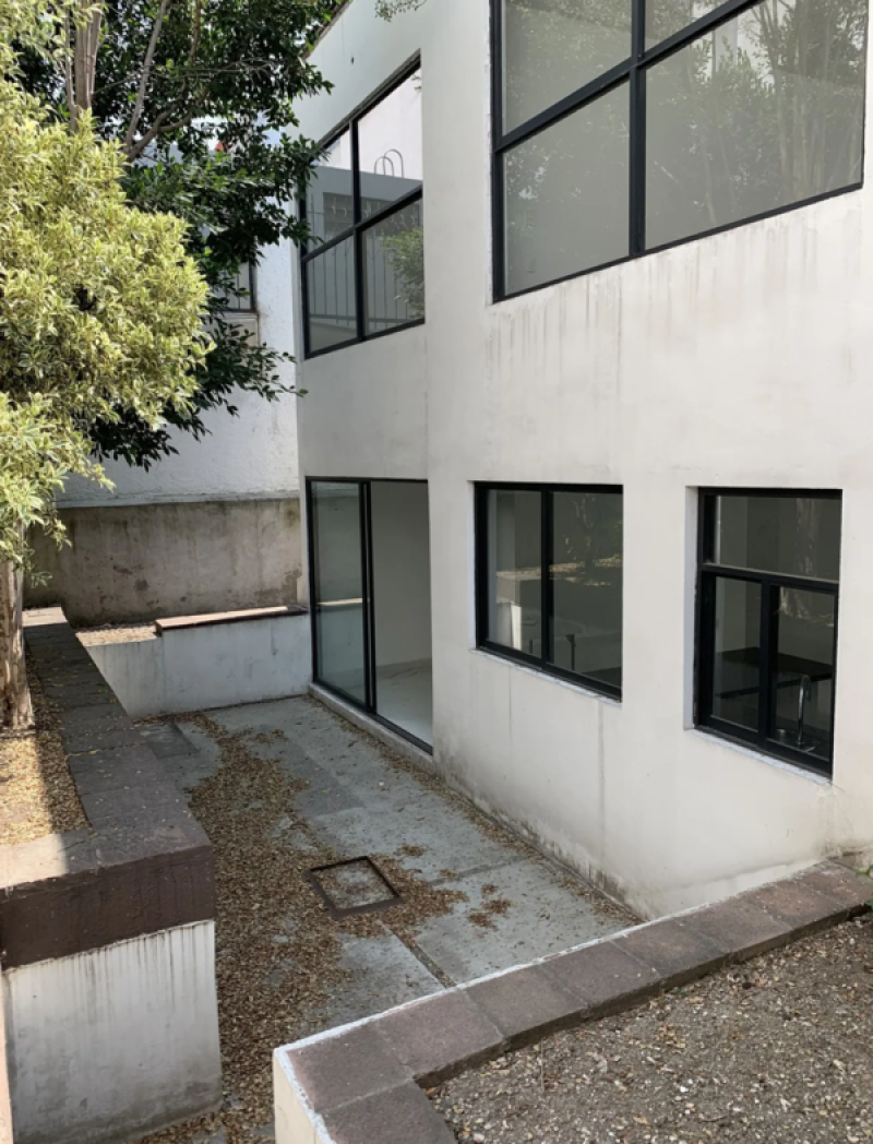 excelente casa en venta en calle cda remodelada.