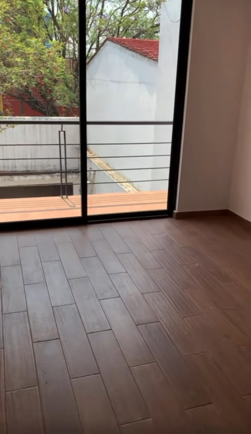 excelente casa en venta en calle cda remodelada.