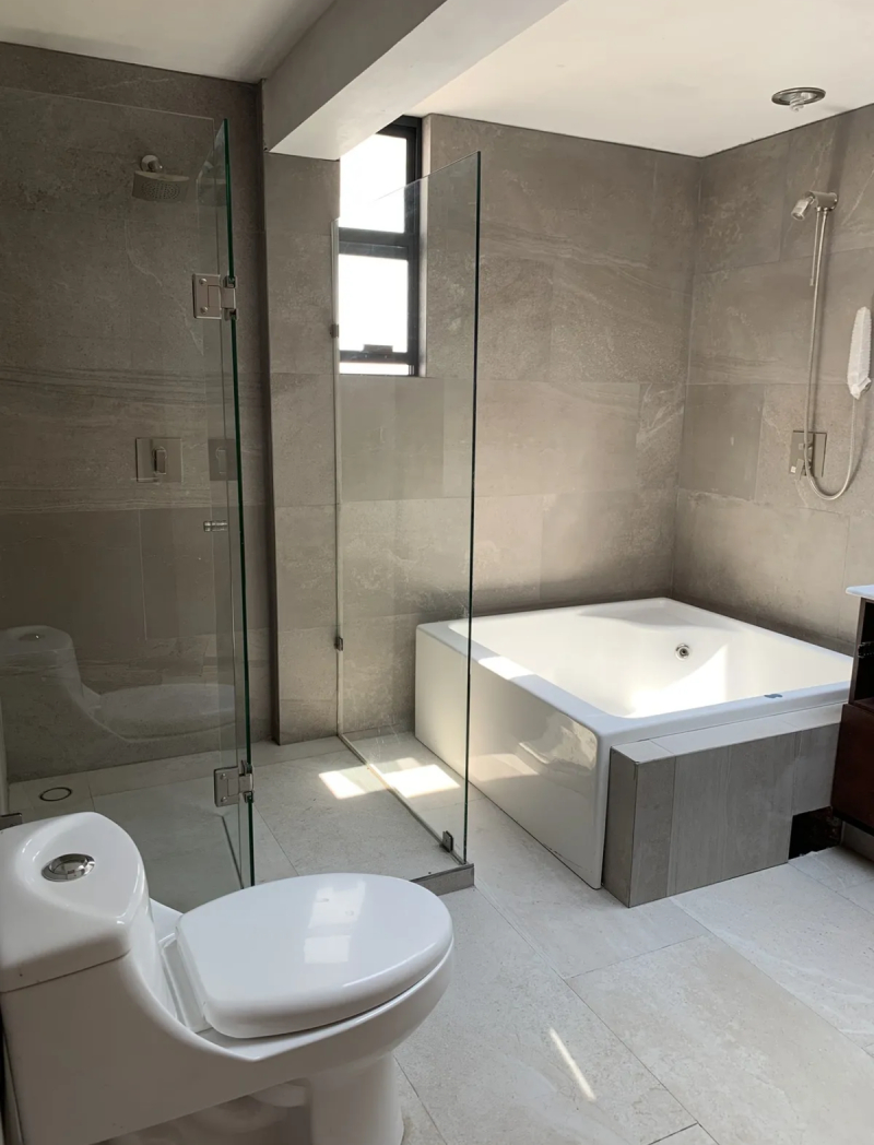 excelente casa en venta en calle cda remodelada.
