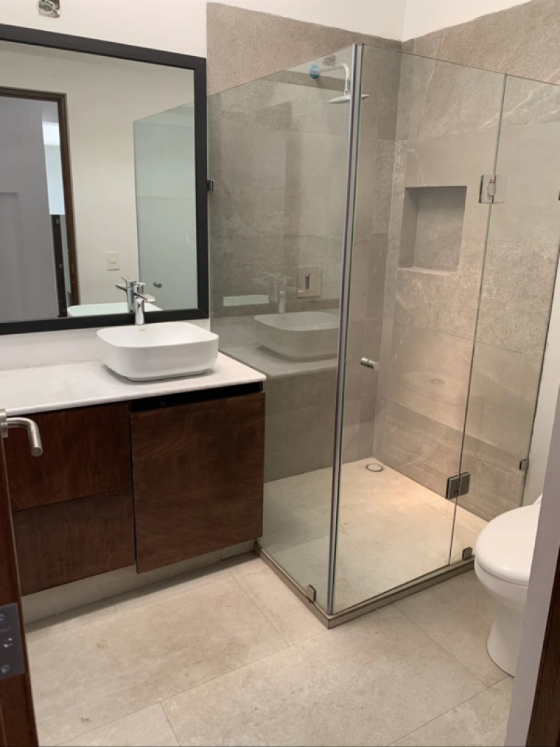 excelente casa en venta en calle cda remodelada.