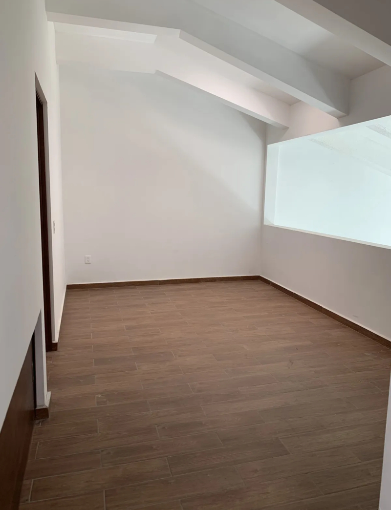 excelente casa en venta en calle cda remodelada.
