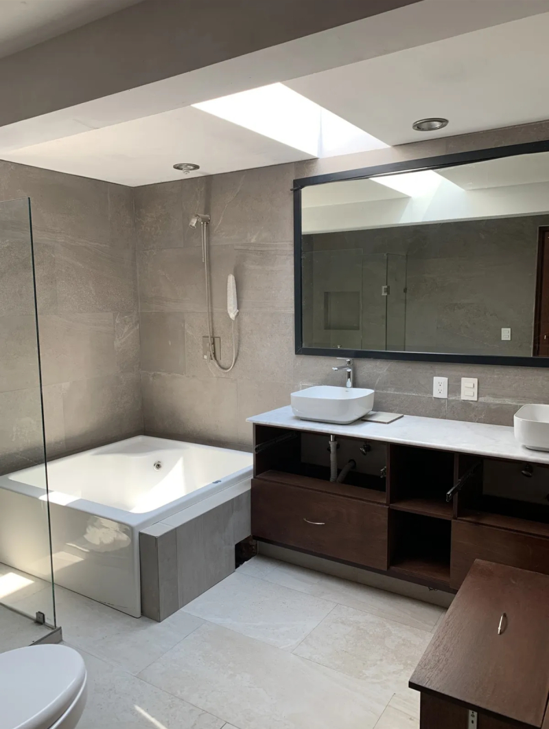 excelente casa en venta en calle cda remodelada.
