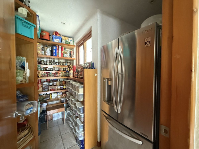 disfrute vivir en linda casa en condominio la cima, muy cerca de sante fe