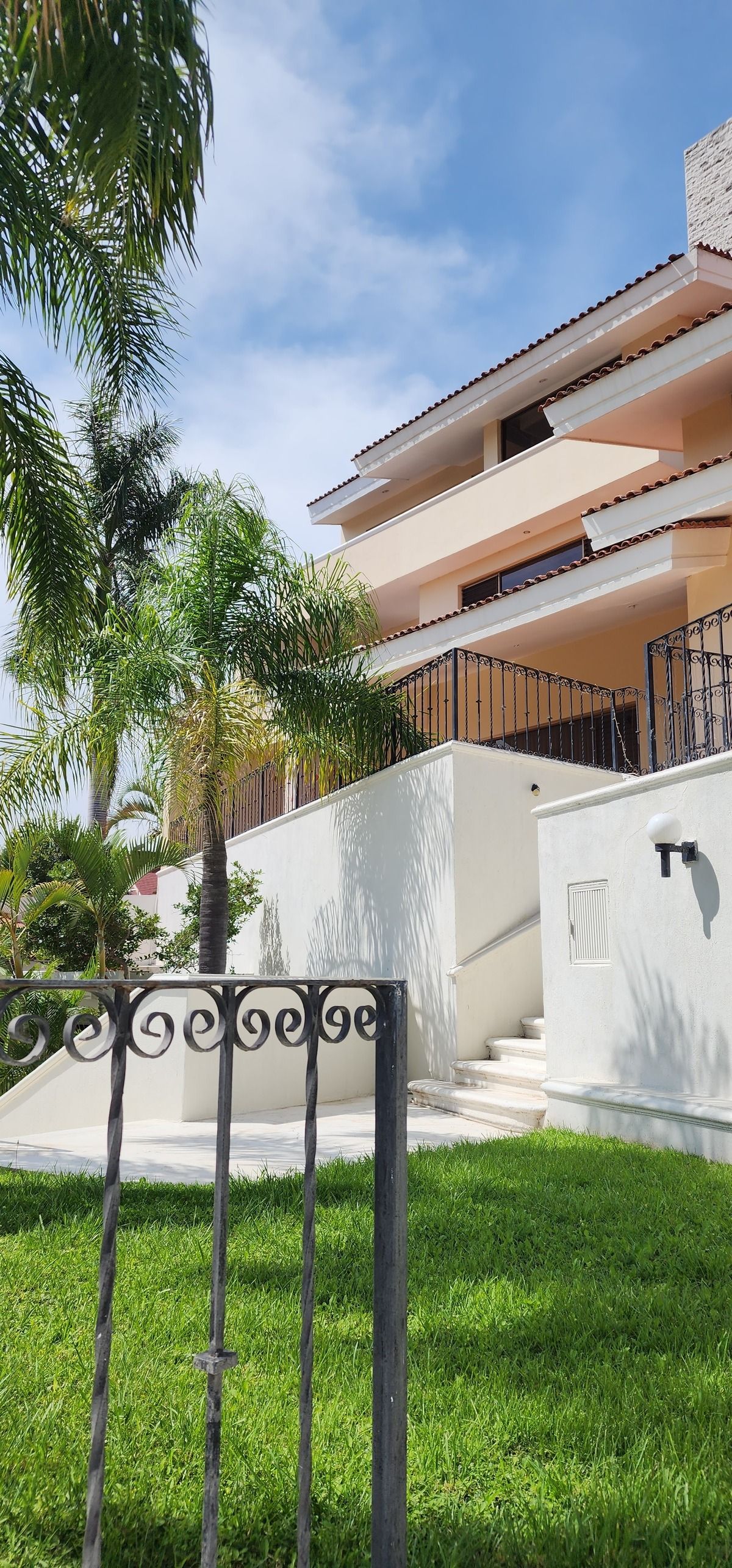 Casa En Bugambilias 1a Sección En Venta Con Alberca