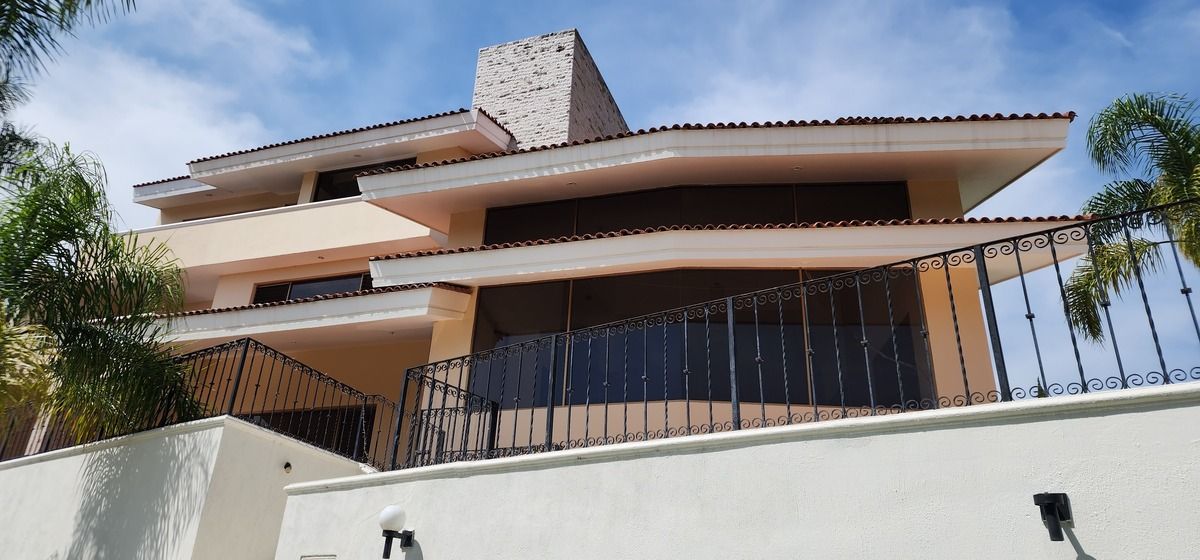 Casa En Bugambilias 1a Sección En Venta Con Alberca