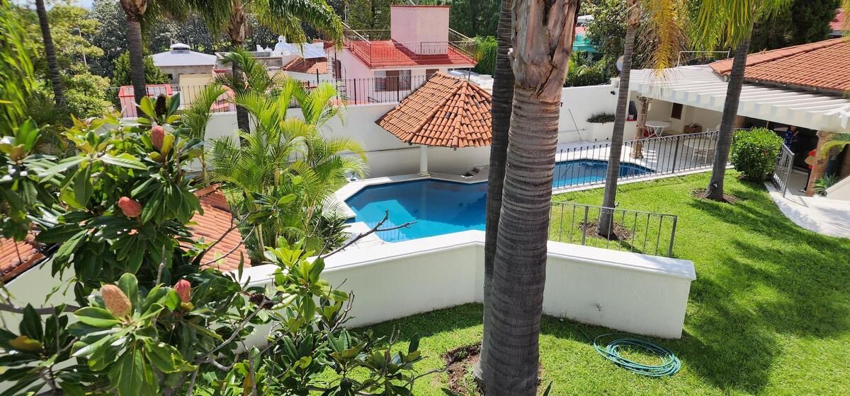 Casa En Bugambilias 1a Sección En Venta Con Alberca