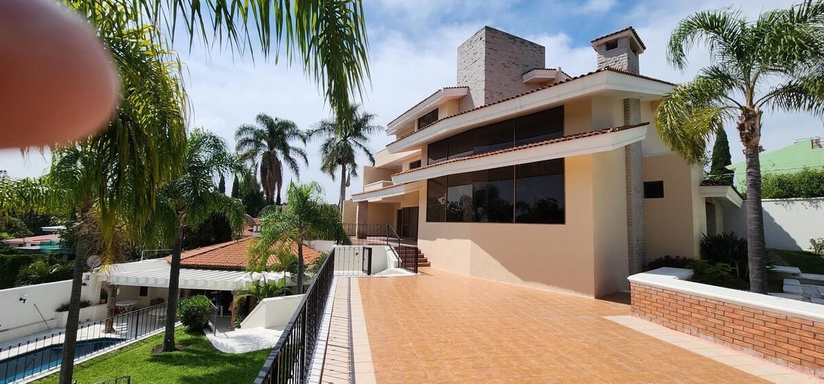 Casa En Bugambilias 1a Sección En Venta Con Alberca